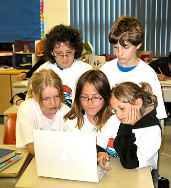 Wireless Laptops Enhance Curriculum at St. James Catholic School