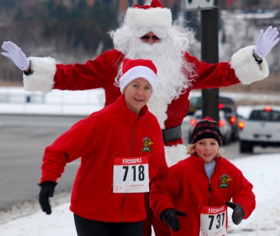 Roaring Runners Do the Santa Shuffle